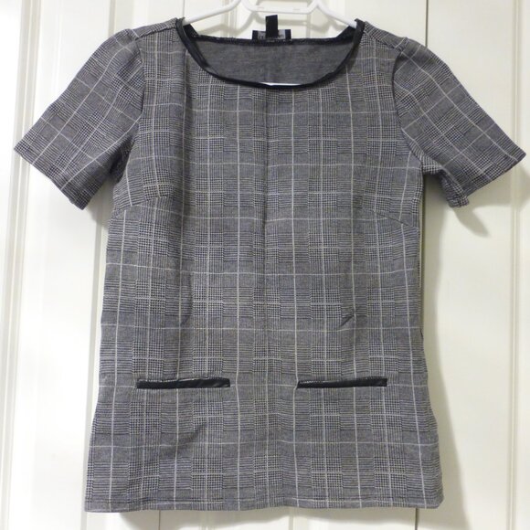 LE CHATEAU black and white checked houndstooth pattern short sleeve top - Picture 2 of 7